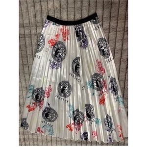 Women’s pleated satin midi skirt dragon & leon design size small